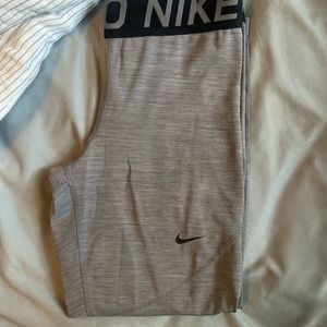 Nike pro leggings- cropped